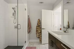 2812 Oak Springs Dr, Austin, TX 78702 - Photo 23