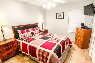 730 E Mather St, New Braunfels, TX 78130 - Photo 11