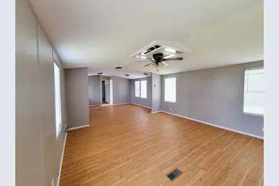 5213 US Highway 90, Waelder, TX 78959 - Photo 9