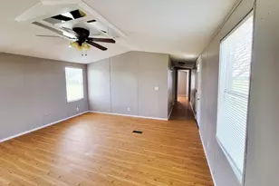 5213 US Hwy 90, Waelder, TX 78959 - Photo 11