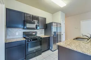 1061 Violet Ln, Kyle, TX 78640 - Photo 9