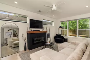 1129 Henninger St, Austin, TX 78702 - Photo 9