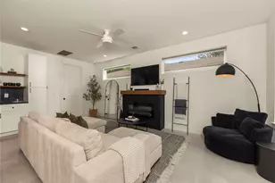 1129 Henninger St, Austin, TX 78702 - Photo 7