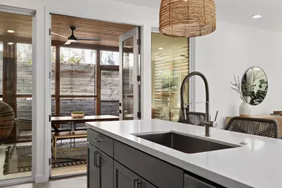 1600 Singleton Avenue, Austin, TX 78702 - Photo 11