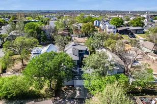 2100 E 10th St, Austin, TX 78702 - Photo 29