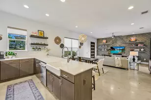 2100 E 10th St, Austin, TX 78702 - Photo 9