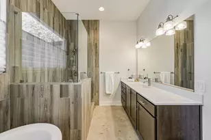 2100 E 10th St, Austin, TX 78702 - Photo 13