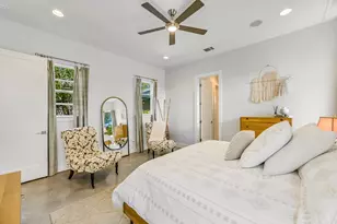 2100 E 10th St, Austin, TX 78702 - Photo 11