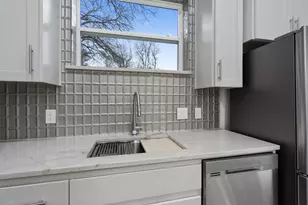 3919 E 16th St, Austin, TX 78721 - Photo 13