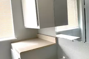 2609 E Cesar Chavez St, Austin, TX 78702 - Photo 9