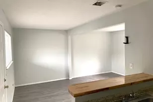 2609 E Cesar Chavez St, Austin, TX 78702 - Photo 5