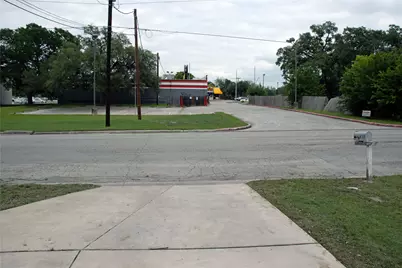 633 S Commerce Street, Lockhart, TX 78644 - Photo 29