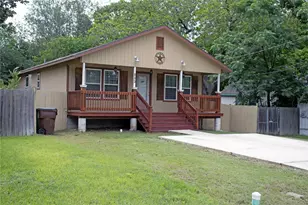 633 S Commerce St, Lockhart, TX 78644 - Photo 5