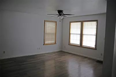 633 S Commerce Street, Lockhart, TX 78644 - Photo 11