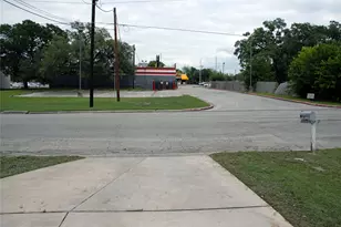 633 S Commerce St, Lockhart, TX 78644 - Photo 29