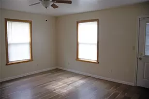 633 S Commerce St, Lockhart, TX 78644 - Photo 25