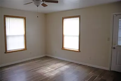 633 S Commerce Street, Lockhart, TX 78644 - Photo 25