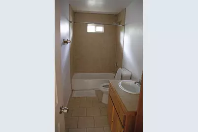 633 S Commerce Street, Lockhart, TX 78644 - Photo 17