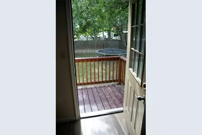 633 S Commerce Street, Lockhart, TX 78644 - Photo 21