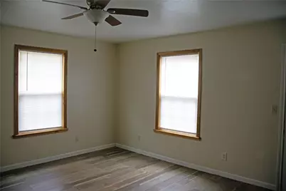 633 S Commerce Street, Lockhart, TX 78644 - Photo 15