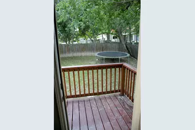 633 S Commerce Street, Lockhart, TX 78644 - Photo 19