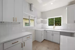 13 Autumn Oaks Dr, Lakeway, TX 78738 - Photo 15