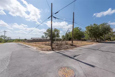 1602 Cummings Street, Luling, TX 78648 - Photo 9