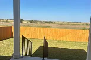 300 Sleep Holw, Jarrell, TX 76537 - Photo 15