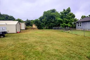 113 Beck St, Florence, TX 76527 - Photo 3