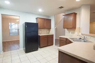 210 Kings Ridge Dr, Buda, TX 78610 - Photo 9