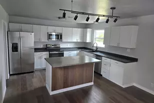 22101 Four Hundred Ave, Spicewood, TX 78669 - Photo 5