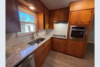 176 W Sweetbriar Drive, Marble Falls, TX 78654 - Photo 11