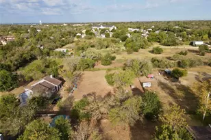 112 Plum Dr, Elgin, TX 78621 - Photo 3