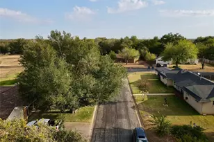 112 Plum Dr, Elgin, TX 78621 - Photo 7