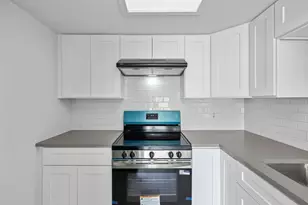 301 E Croslin St, Austin, TX 78752 - Photo 15