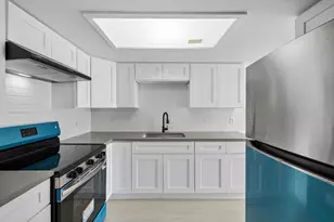 301 E Croslin St, Austin, TX 78752 - Photo 13