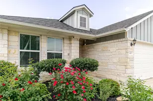 303 Schuyerville Dr, Elgin, TX 78621 - Photo 3