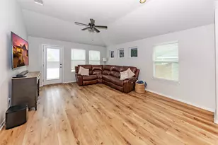 303 Schuyerville Dr, Elgin, TX 78621 - Photo 9