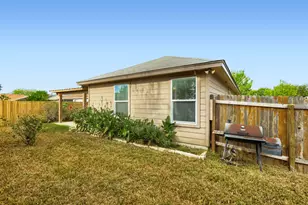 2404 Night Sky Cove, Lockhart, TX 78644 - Photo 23