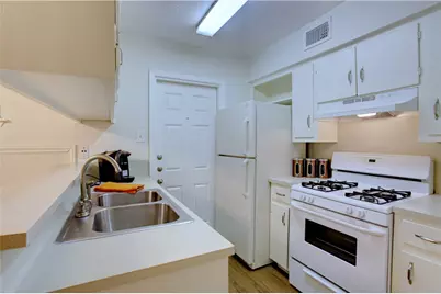 816 W North Loop Boulevard #106, Austin, TX 78756 - Photo 13