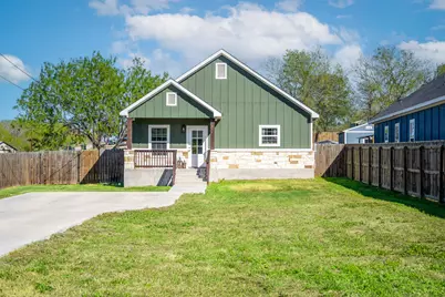 224 Spruce Avenue, Luling, TX 78648 - Photo 5