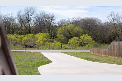 224 Spruce Avenue, Luling, TX 78648 - Photo 5