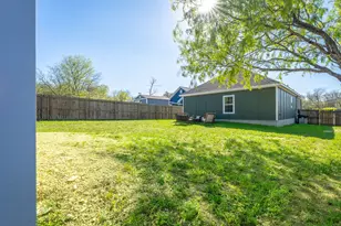 224 Spruce Ave, Luling, TX 78648 - Photo 23