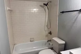 712 W 21st St, Austin, TX 78705 - Photo 13