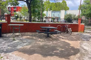 712 W 21st St, Austin, TX 78705 - Photo 3