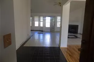 209 Crystal Knoll Blvd, Georgetown, TX 78626 - Photo 3