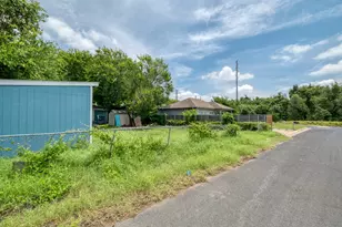 6409 Del Monte Rd, Austin, TX 78741 - Photo 9