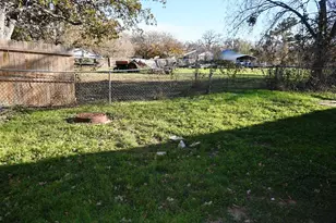 817 Lexington Rd, Elgin, TX 78621 - Photo 13