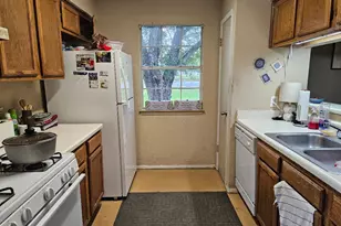 817 Lexington Rd, Elgin, TX 78621 - Photo 15
