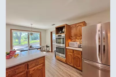 203 E 11th Street, Elgin, TX 78621 - Photo 11